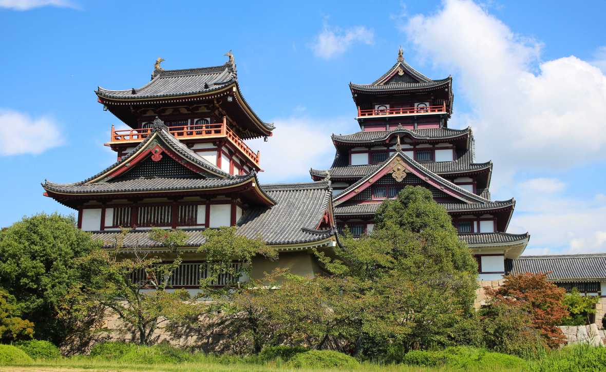 laurent ibanez derriere la colline chateau momoyama kyoto couverture
